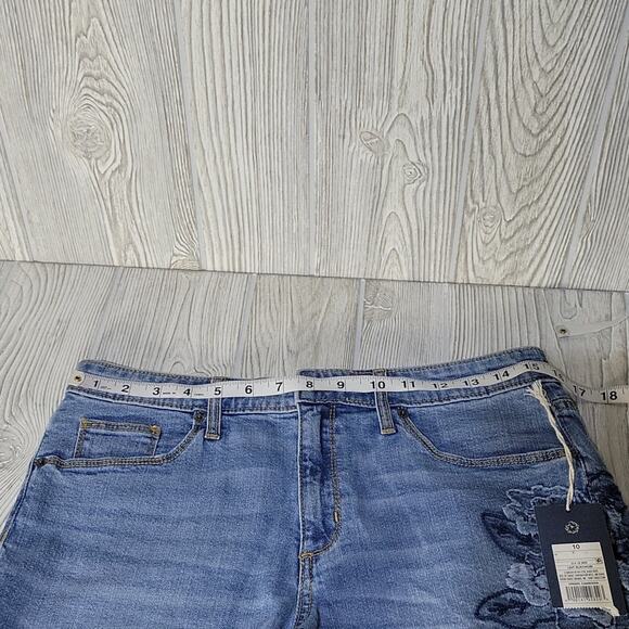 Universal Thread Shortie Shorts, Jean Shorts 2.5" Inseam, Embossed, NWT= - Picture 9 of 12